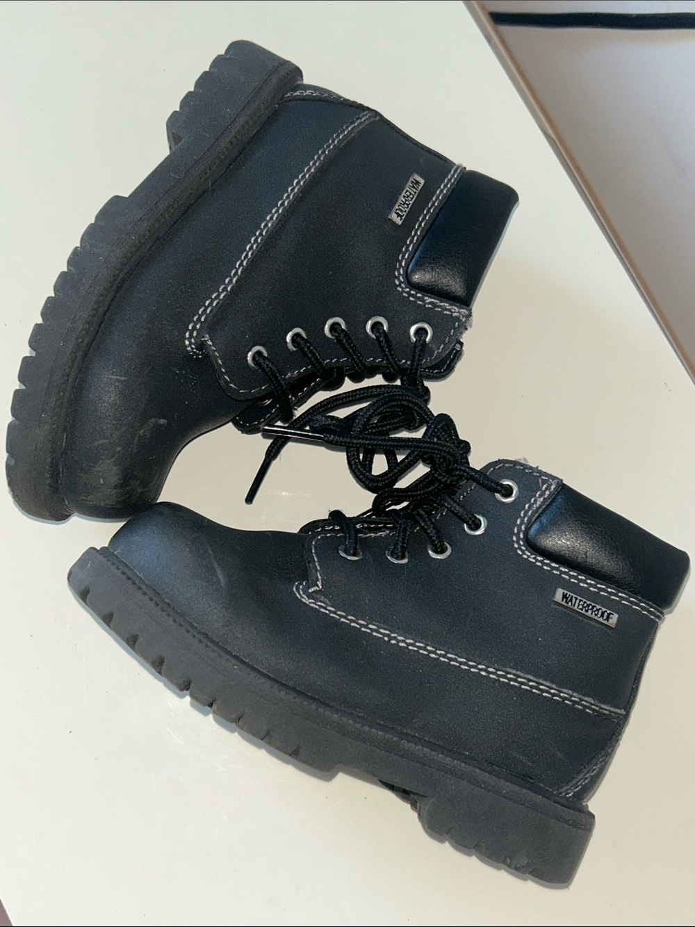 Kids Smart Fit Waterproof Skid Resistance Black Lace-Up Hiking Boots 9.5